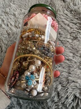 Adorable mixed jewelry bundle (great quality)